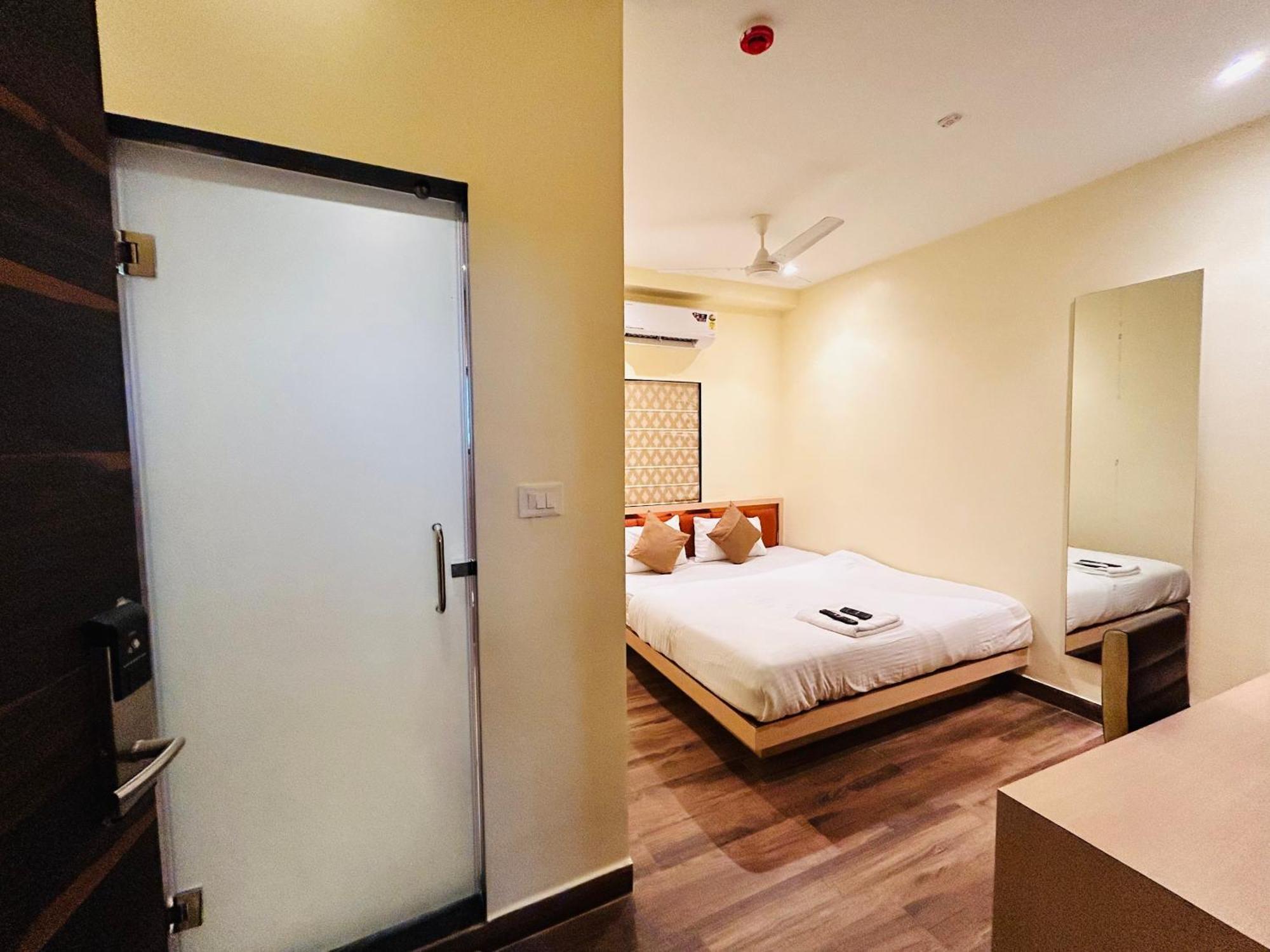 Hotel Golden Square - Kolkata Airport Extérieur photo