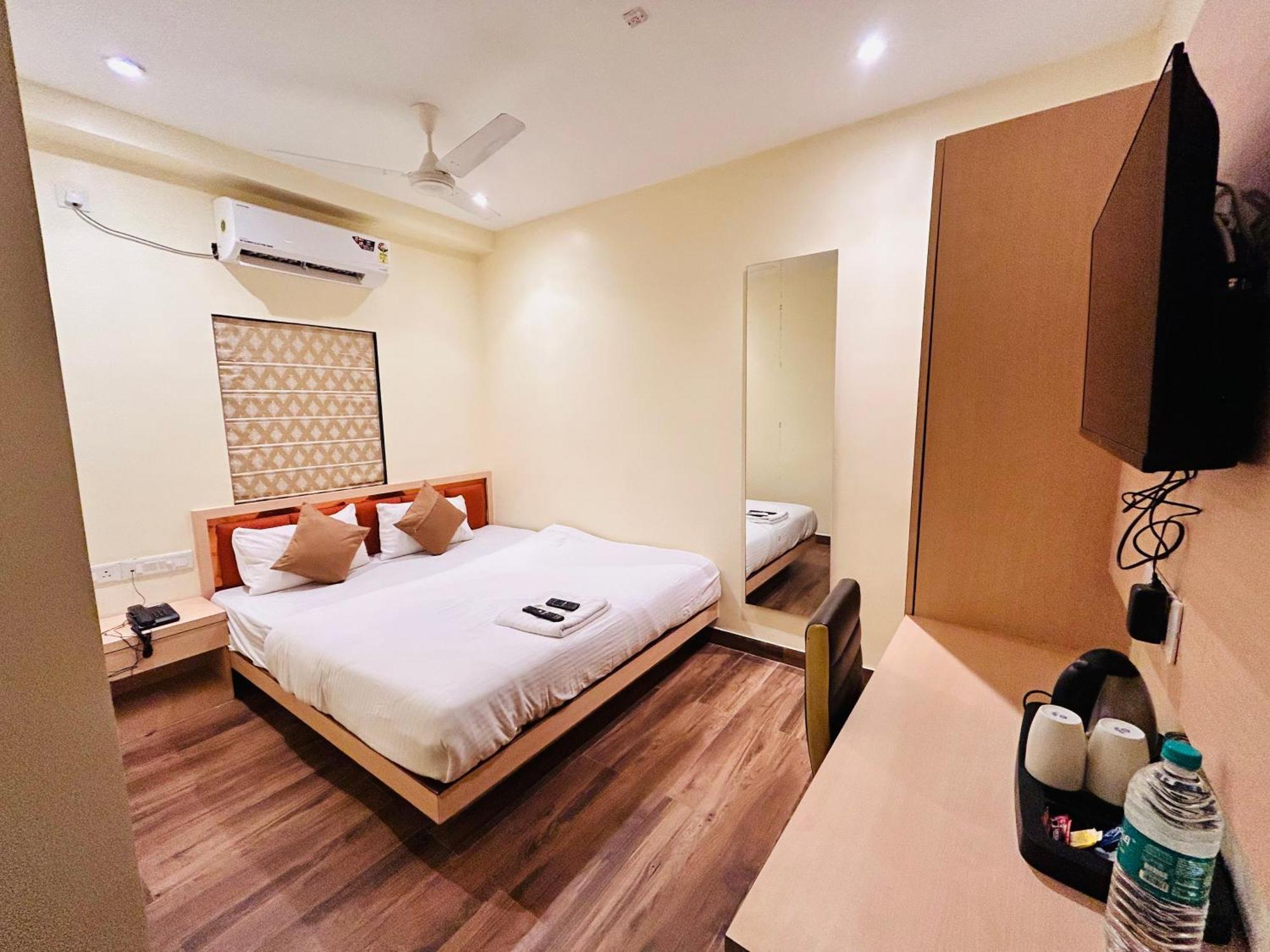 Hotel Golden Square - Kolkata Airport Extérieur photo